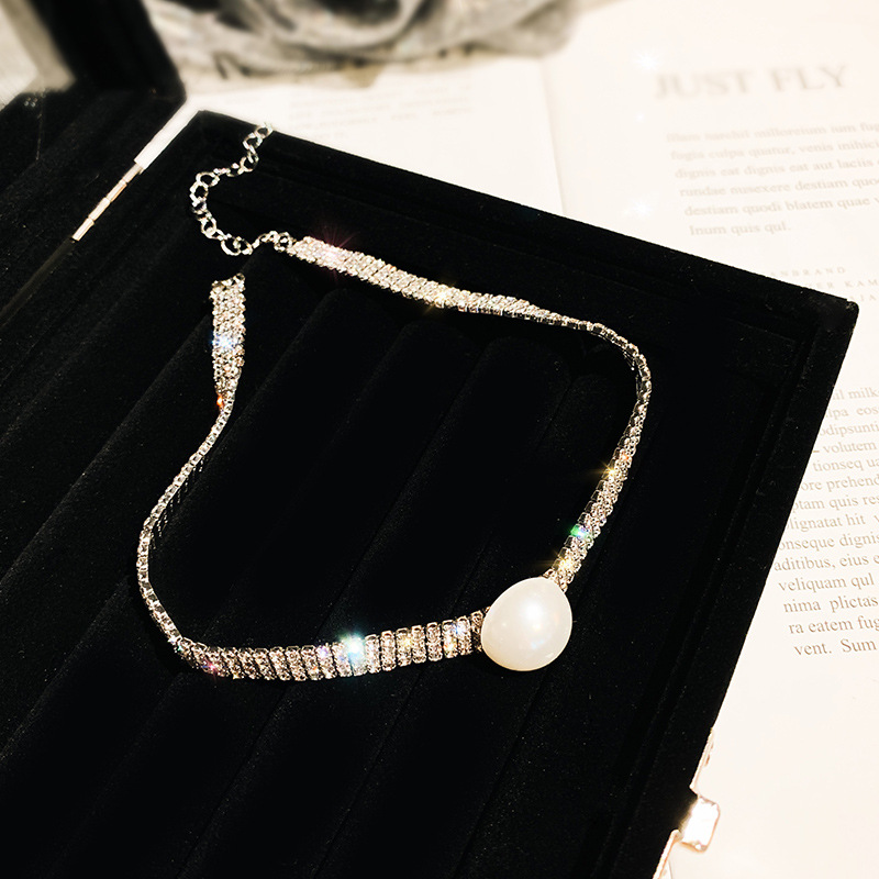 Picture of Light Luxury Full Diamond Simple Short Necklace for Women, Elegant Collarbone Chain Choker Trendy Neck Accessory with Pearls