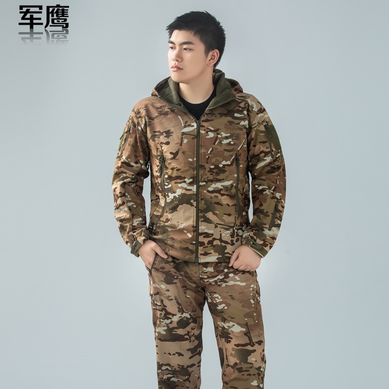 Jiangsu source military eagle soft shell assault clothing suit outdoor sports leisure camouflage clothing thickened wear-resistant military fan trench coat