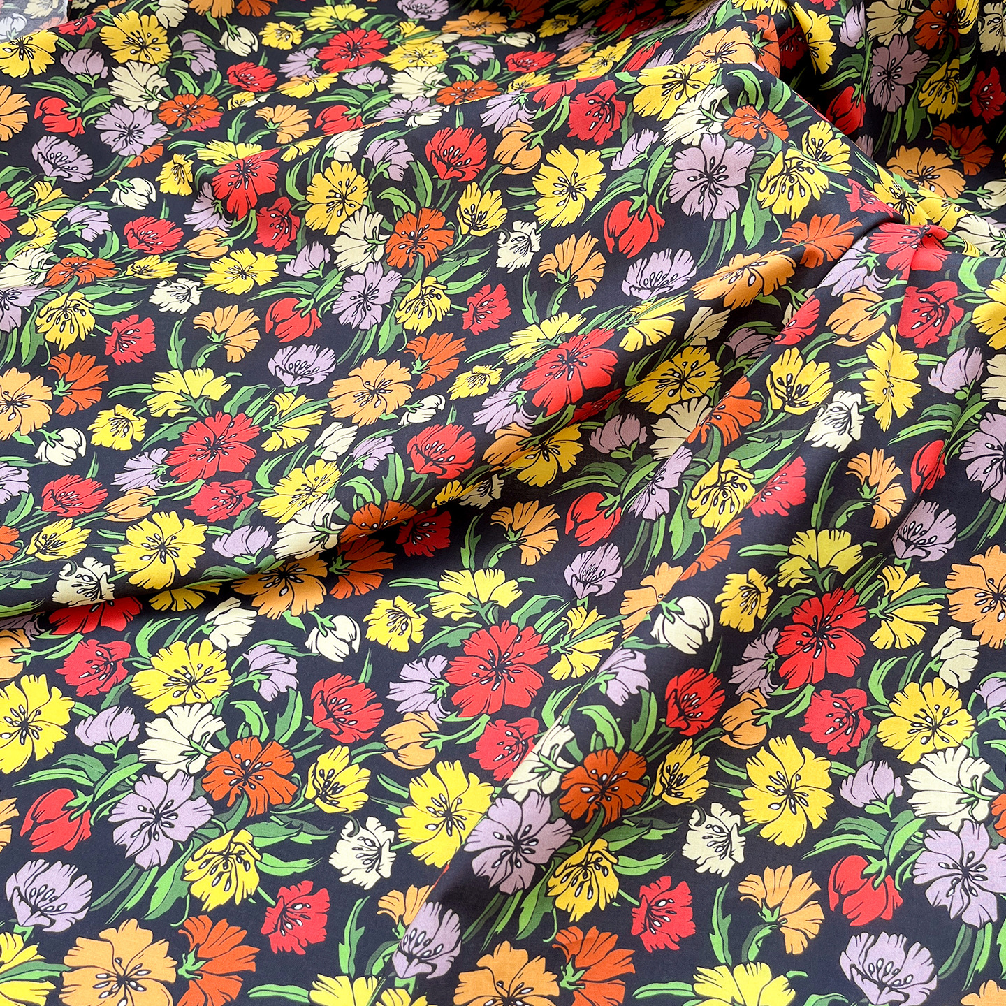 Black Floral Digital Printed Fabric 100% Cotton 60 Count Poplin Clothing Shirt Short Skirt Women's Dress Fabric
