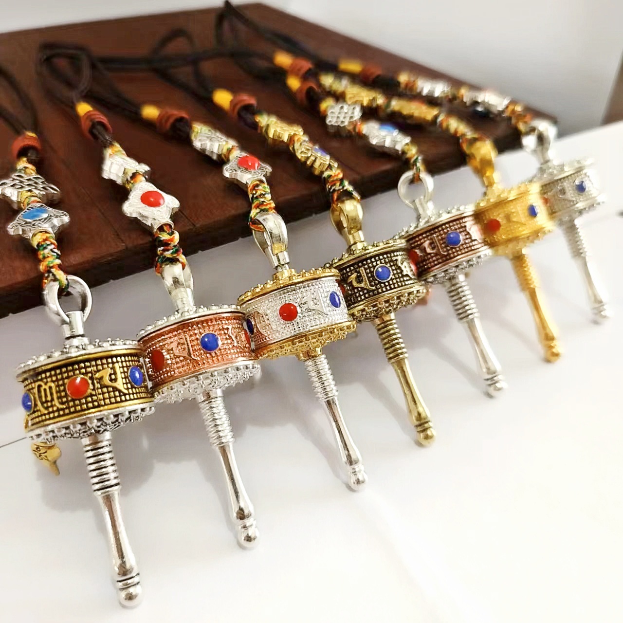 Tourist Souvenir Small Pendant with Tassel Fringe, Ethnic Style Bag Accessory for Men and Women, Car Hanging Ornament