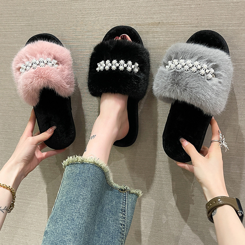 Cross-border new fashion pearl chain furry slippers women's winter home large fur rhinestone flat heel slippers foreign trade