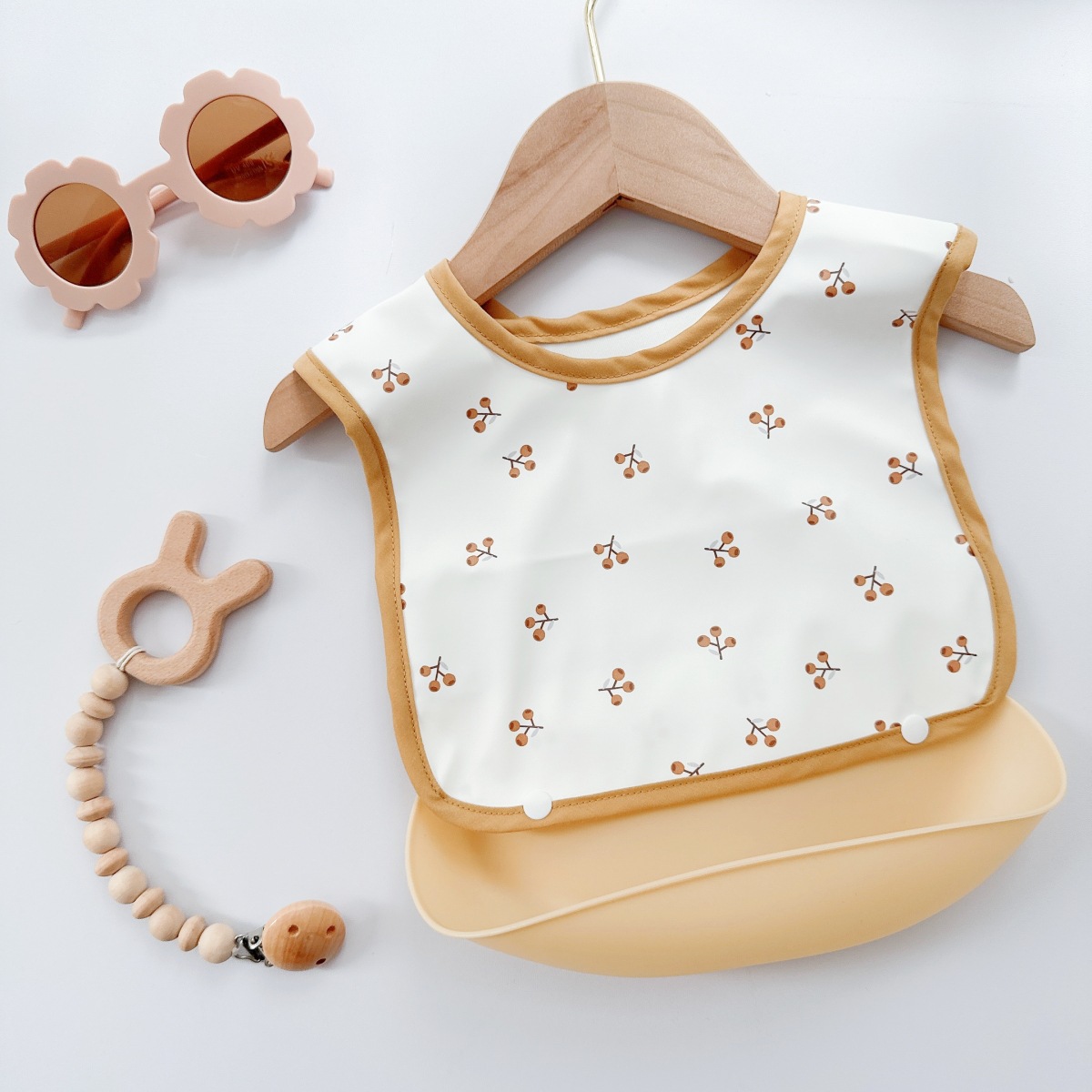 Picture of New Children's Silicone Bib Baby Meal Bag Baby Food Supplementary Food Bag Waterproof Anti-dirty Artifact PU Soft Bib