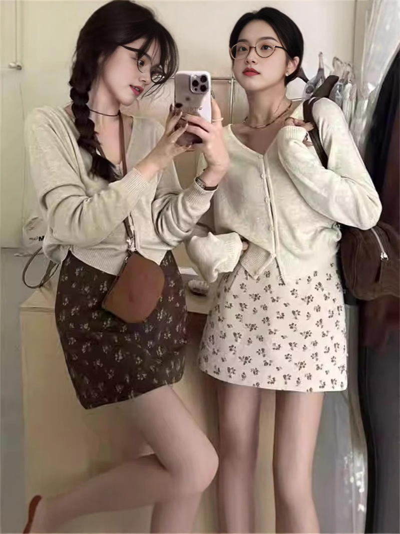 Autumn and Winter Vintage Small Floral Corduroy Hip Skirt Women's Design Sense High Waist A- Line Elegant Skirt