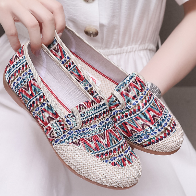 Picture of 25 Spring New Old Beijing Cloth Shoes, Non-Slip Tbottomon Soles, Comfortable Women's Shoes for Middle-Aged and Elderly Mothers, Casual Soft Soles