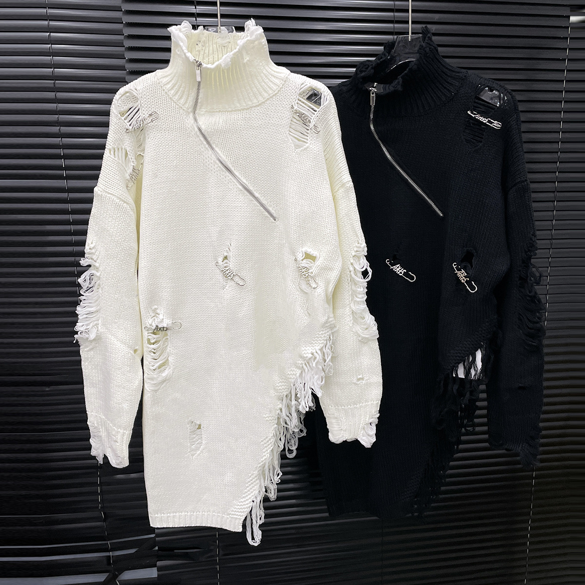Pre-fall 2025 new semi-zipper turtleneck pin ripped sweater female Korean fashion irregular niche design sense