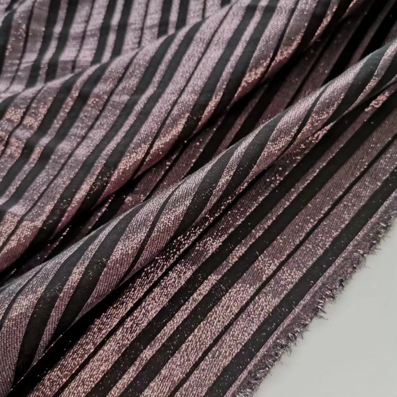 Picture of 17. Mumi woven gold silk fabric is impermeable to narrow fashion fabrics