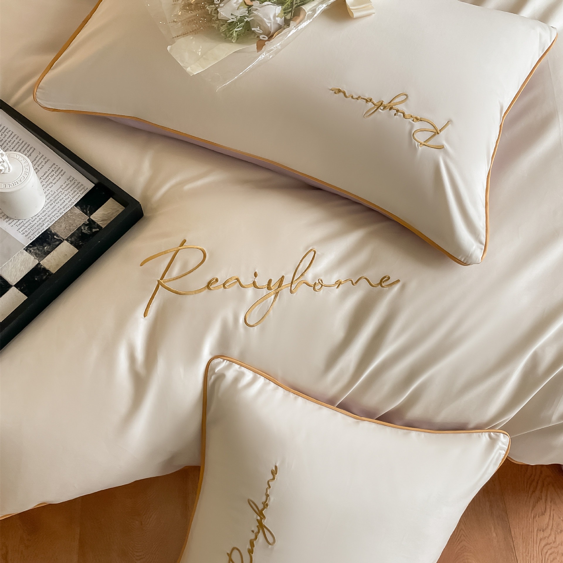 Picture of 60 Xinjiang long-staple cotton four-piece cotton bed sheet bed hat light luxury embroidery dormitory three-piece cotton bedding s