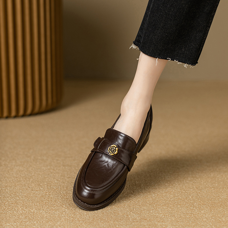 2024 spring new sheepskin Camellia soft bottom loafers women's fashionable casual flat heel shoes slip-on small leather shoes