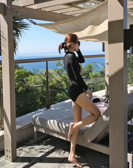 New Arrival Women's Slim Black Long-Sleeved Front Zipper Snorkeling Triangle One-Piece Swimsuit Women's Conservative Belly Covering Hot Spring