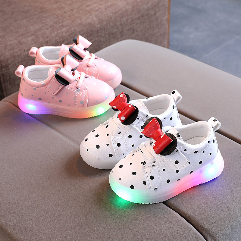 Spring and Autumn 20 new children's light-on shoes girls' bow LED luminous shoes lightweight breathable baby girls' shoes