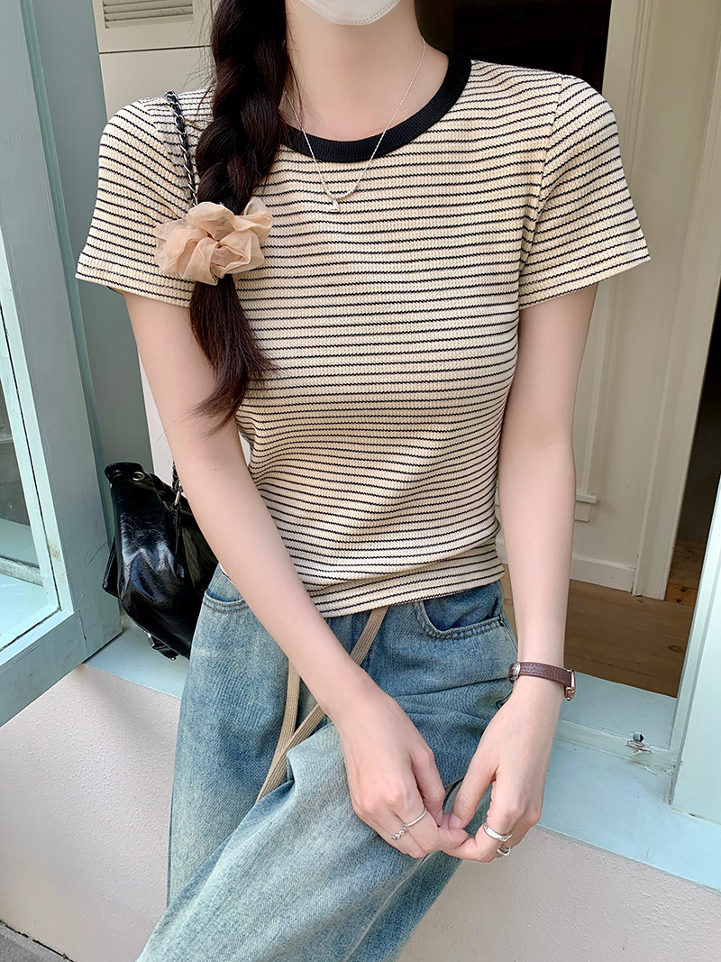 2025 New Versatile Slim-Fit Short Regular Shoulder T-Shirt for Women, Short-Sleeve American Retro Striped Tight-Fitting Slimming Top for Summer