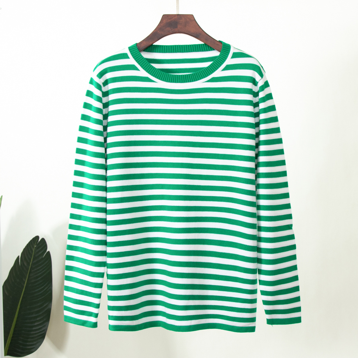 Picture of Cross-Border Round Neck Knitted Striped Sweater European and American 2025 Spring Versatile Classic Retro Striped Pullover Sweater for Women
