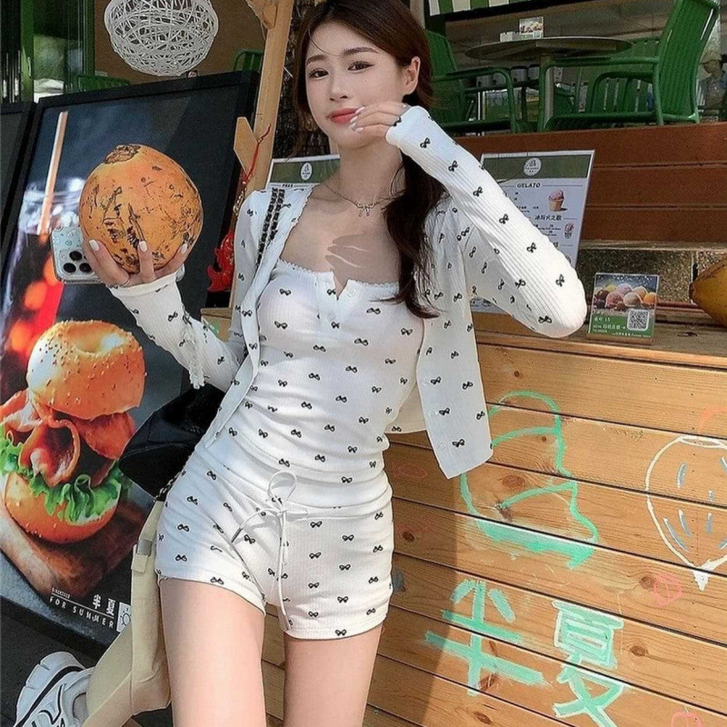 Sweet and Cute Girl's Conservative Long-sleeved Outer Shirt Three-piece Set Hot Spring Leisure Vacation Split Swimsuit Women's Swimsuit