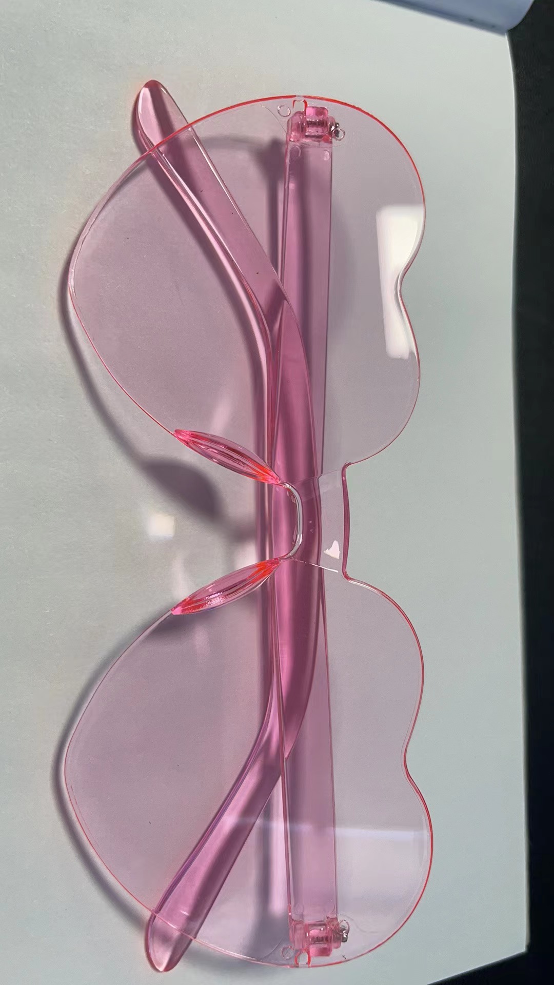 Picture of Heart Sunglasses, Heart Sunglasses, Jelly Color Rimless Heart-Shaped One-Piece Glasses, Dazzling Color Glasses