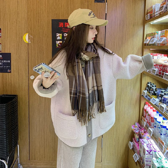 Picture of Hong Kong-style vintage shearling jacket for women, new winter loose casual color-blocking thickened composite suede top trendy