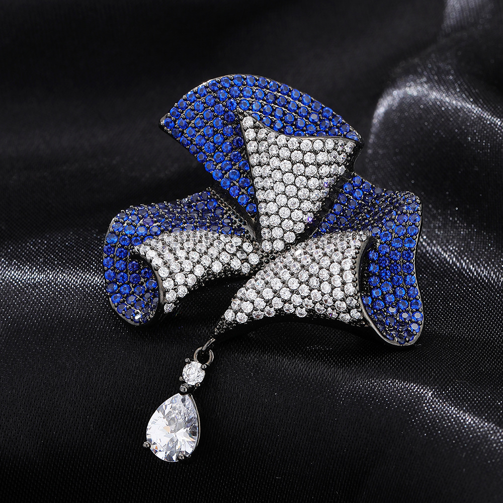 Picture of New Blue Morning Glory Brooch for Women, Light Luxury Niche New Brooch, Suit Coat Brooch, High-End Holiday Gift
