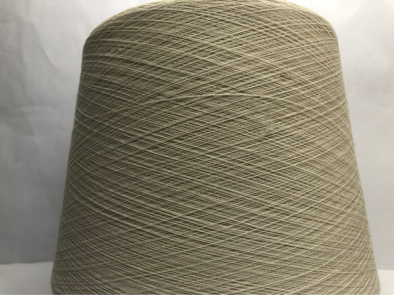 Picture of 30s/1 Polyester Silk Blended Yarn 7030 Polyester Mulberry Silk Yarn Polyester Silk Blended Yarn