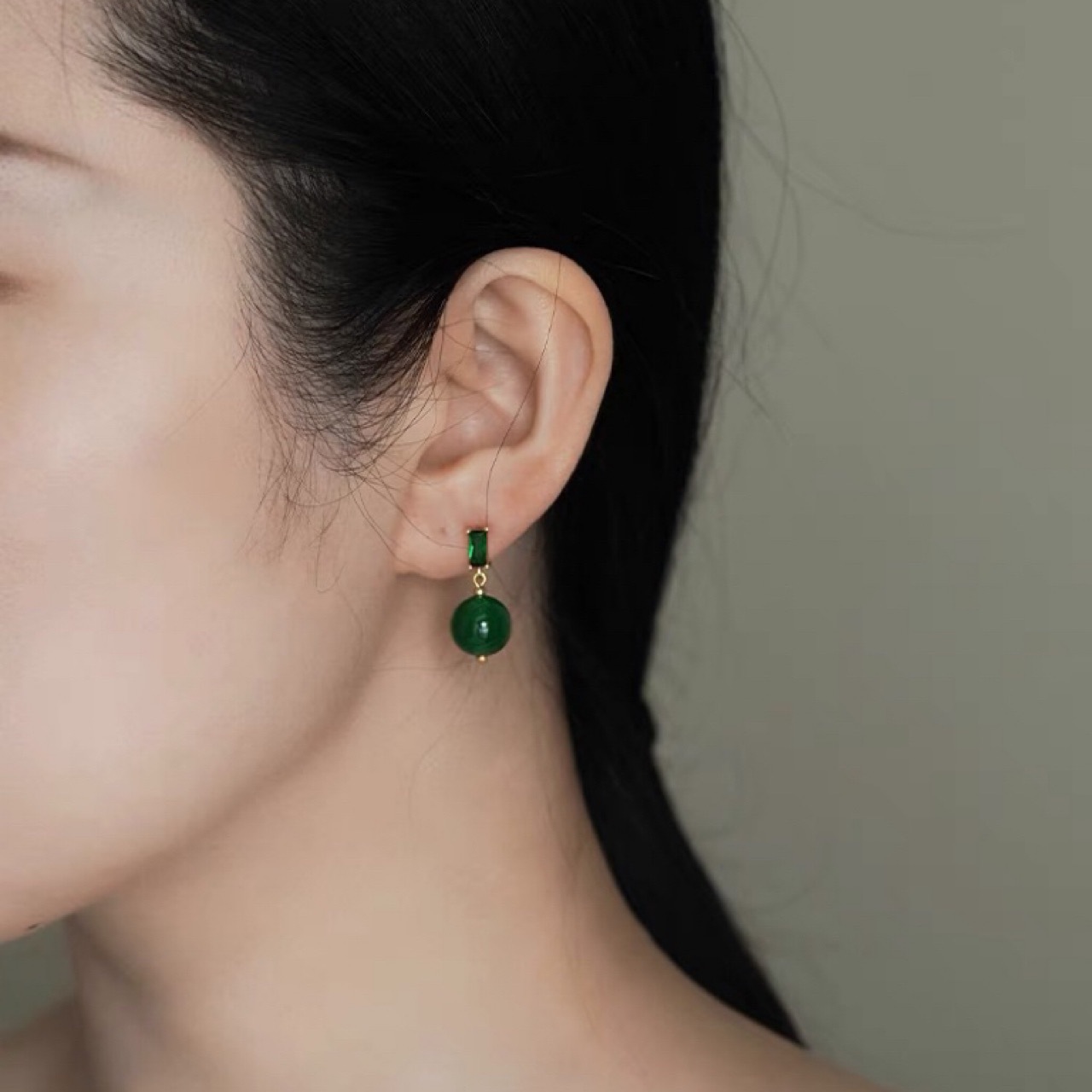 Natural chalcedony green agate classic noble round bead earrings earrings 925 silver needle with cheongsam elegant