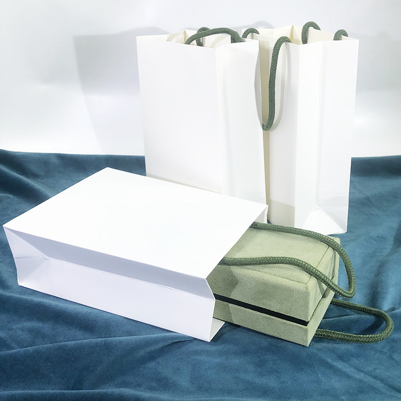 New Trapezoidal Fashion Jewelry Handbag Four-Leaf Clover Same Style White Paper Bag V Bottom Thickeneded Jewelry Bag