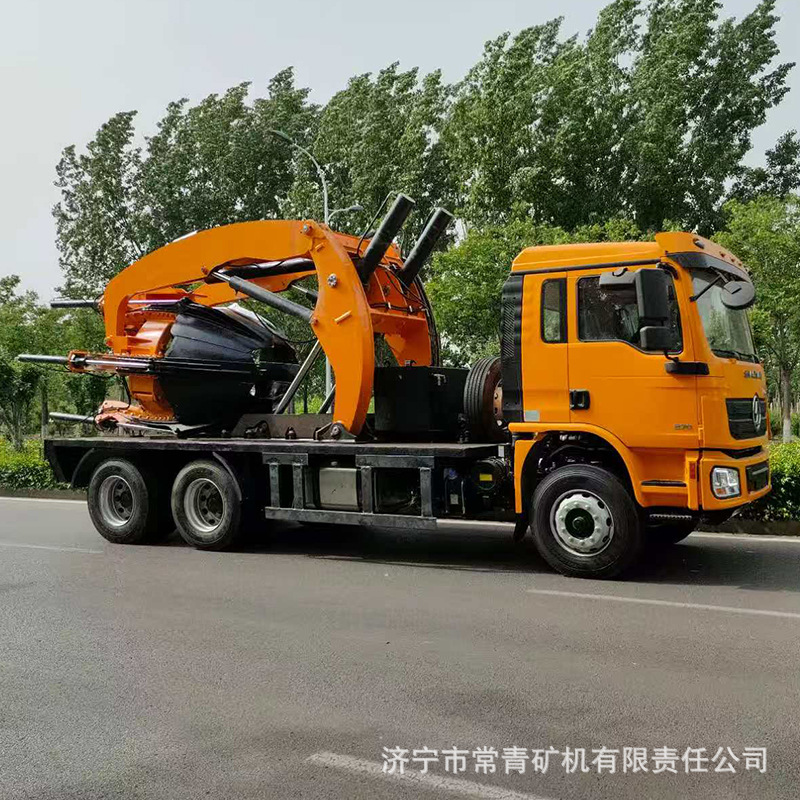 Truck with soil ball tree digger large tree moving crane big tree transplanting machine nursery garden truck digging tree shovel