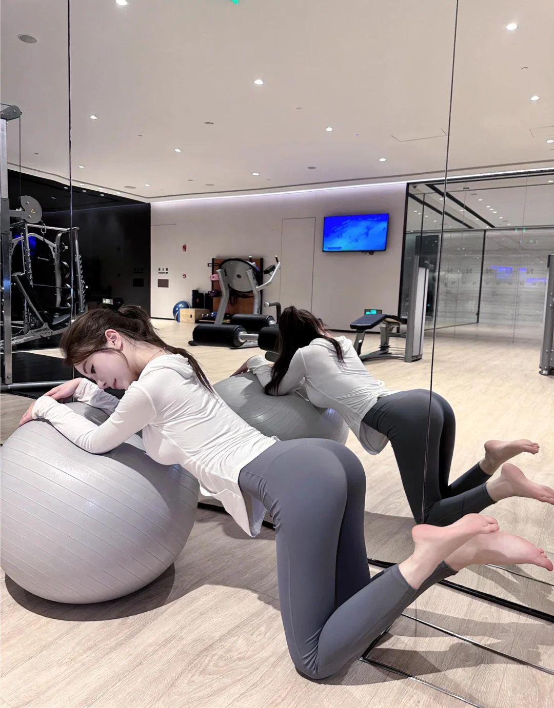Picture of Double-sided Scrub Naked Sense No T-line Fitness Sports Pants Running Tight Pants High Waist Hip Yoga Pants for Women