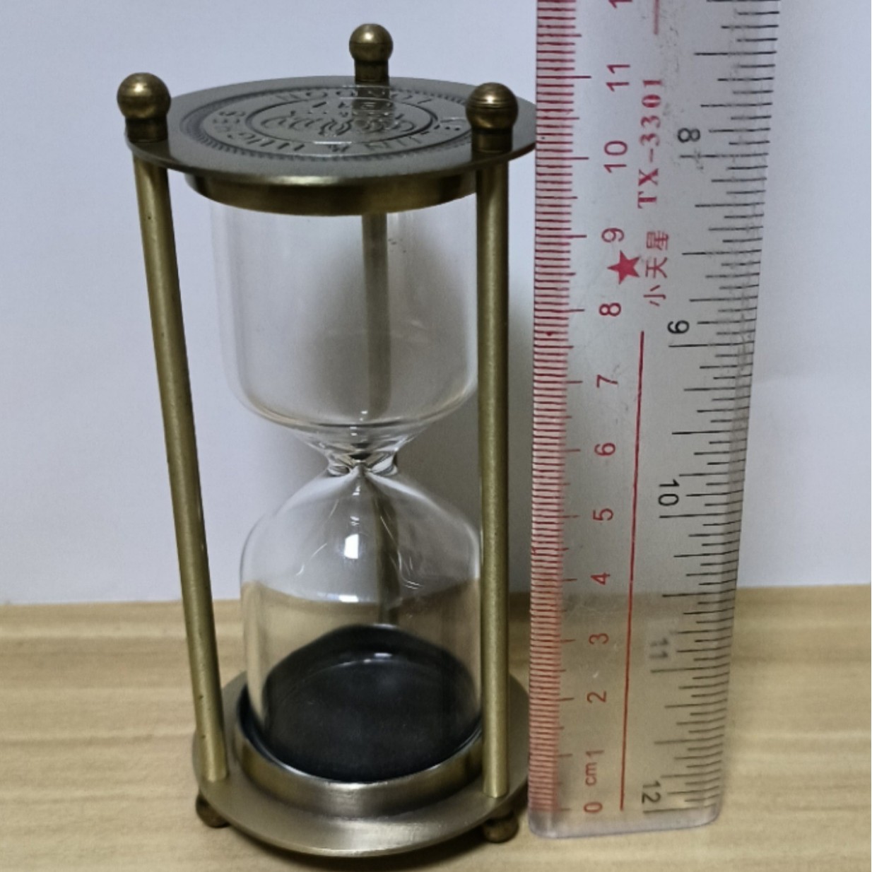 Picture of Vintage Metal Hourglass 1917 Crown Glass Hourglass Timer Gift Ornaments Home Decoration Gift Crafts