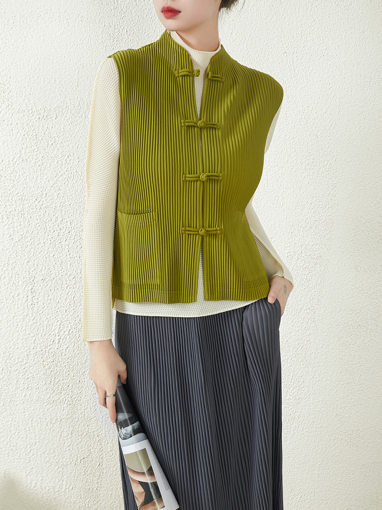 Picture of Sanzhai retro pleated National style buckle design small stand collar Chinese vest coat women's outer tower vest top
