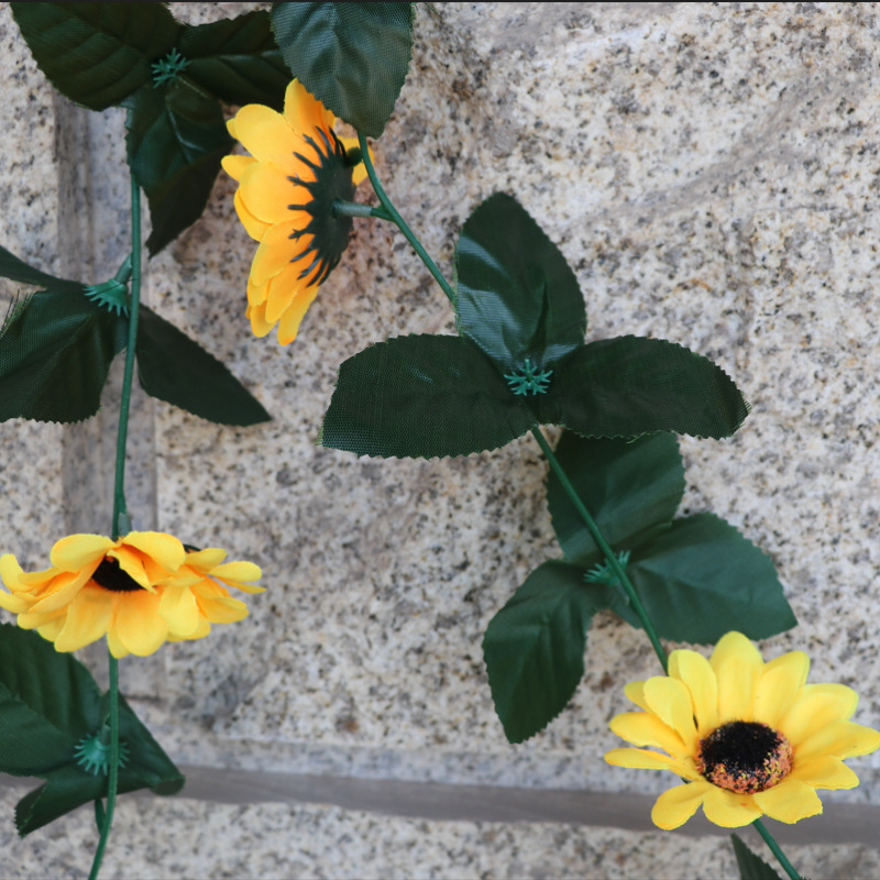 Picture of Amazon cross-border silk flower imitation Flower Vine wholesale artificial flower home decoration sunflower imitation flower wholesale