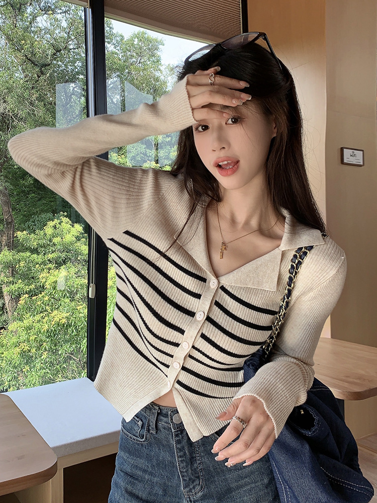 Picture of Retro Long-Sleeved Niche Knitted Cardigan Jacket for Women 2025 Autum New Slim Slimming Look Short Bottoming Shirt Top
