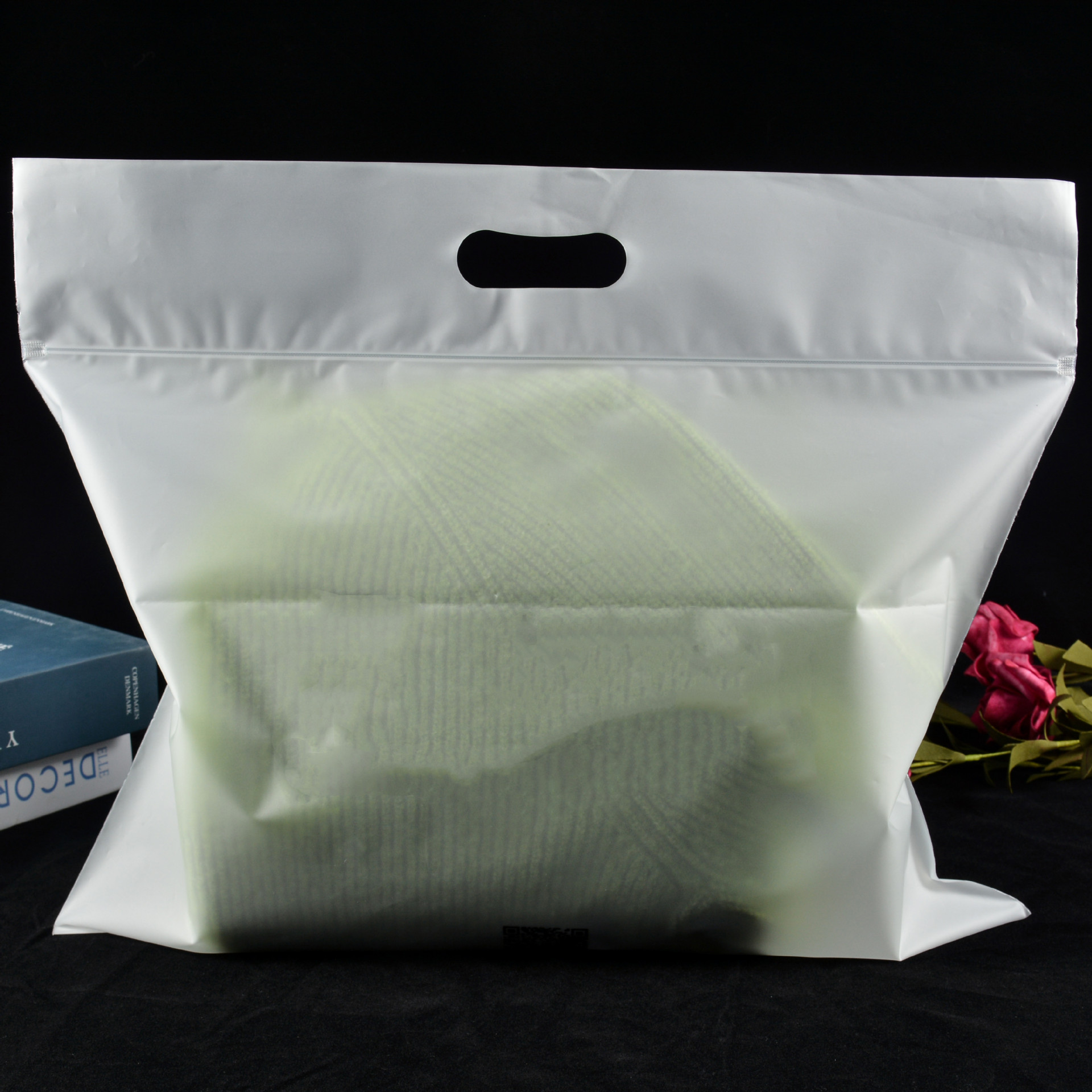 Wholesale Cpe Bone-Sealed Bags, Self-Sealing Bags, Hand-Held Perforated Frosted Bags, Clothing and Towel Packaging Bags, Sealed Zipper Type