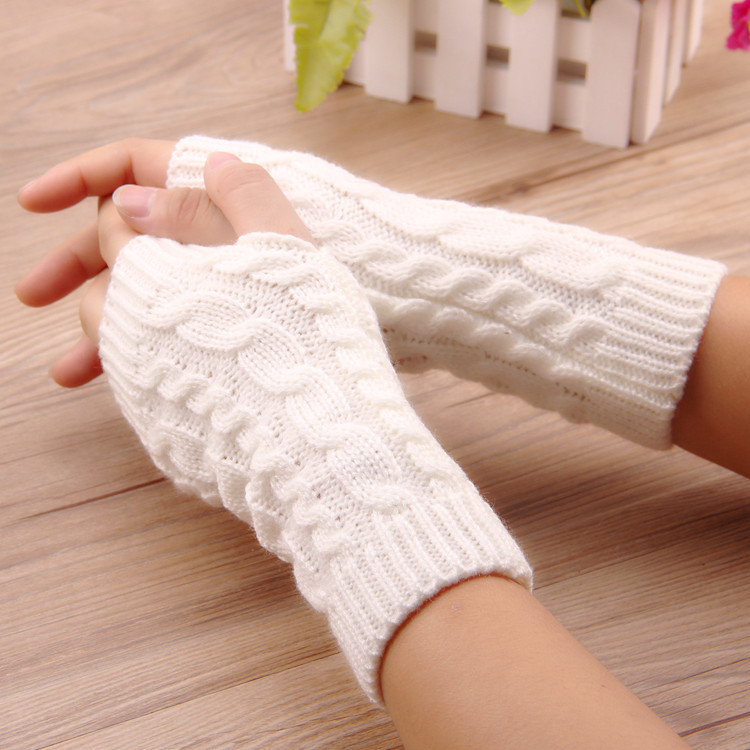 Korean version of winter women's wool half finger gloves twist knitted warm couples riding play mobile phone finger manufacturers wholesale