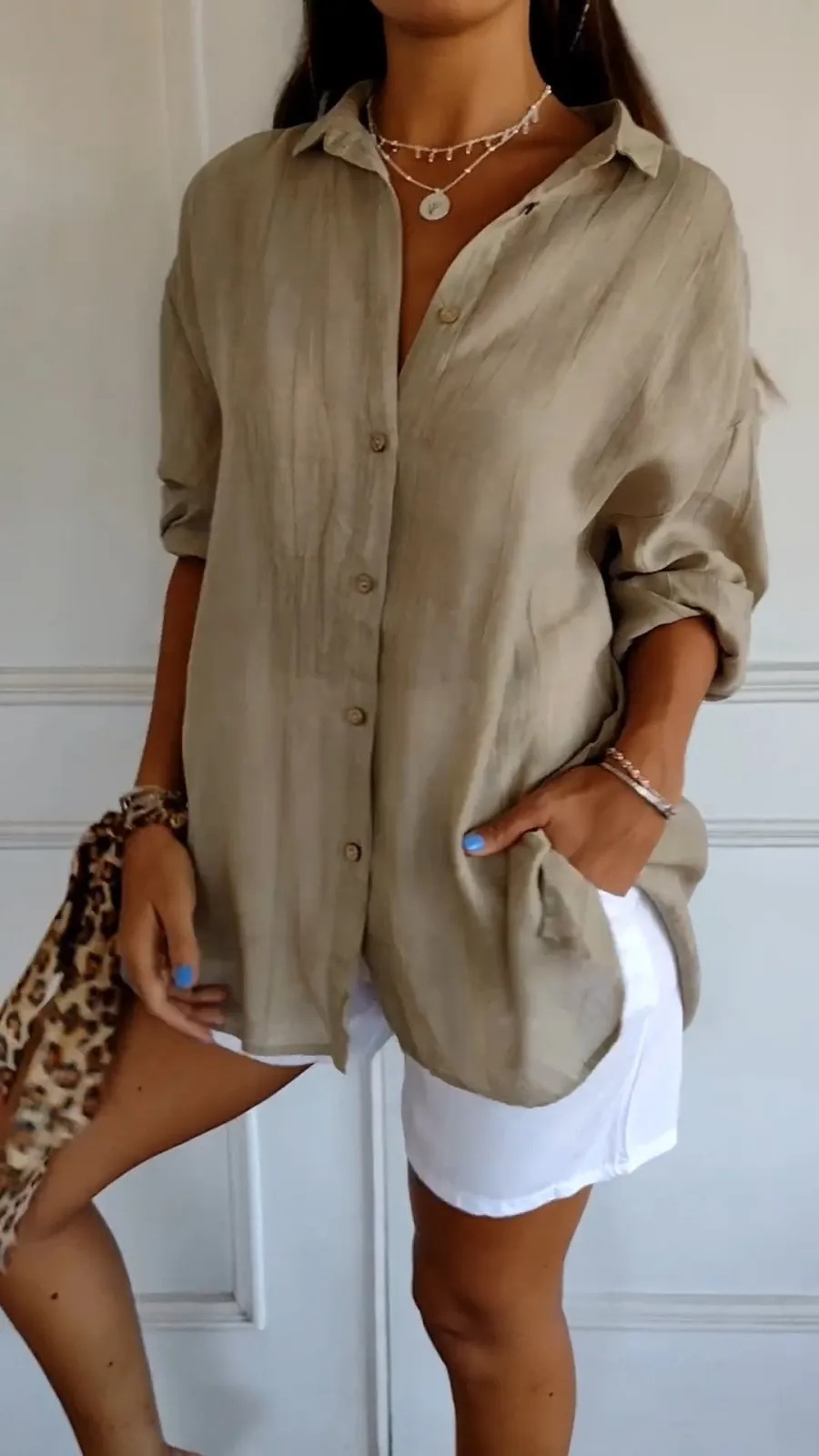 Picture of 2024 New Single-breasted Pleated Lapel Shirt Independent Station Explosions Women's Solid Color European and American Sleeve Top