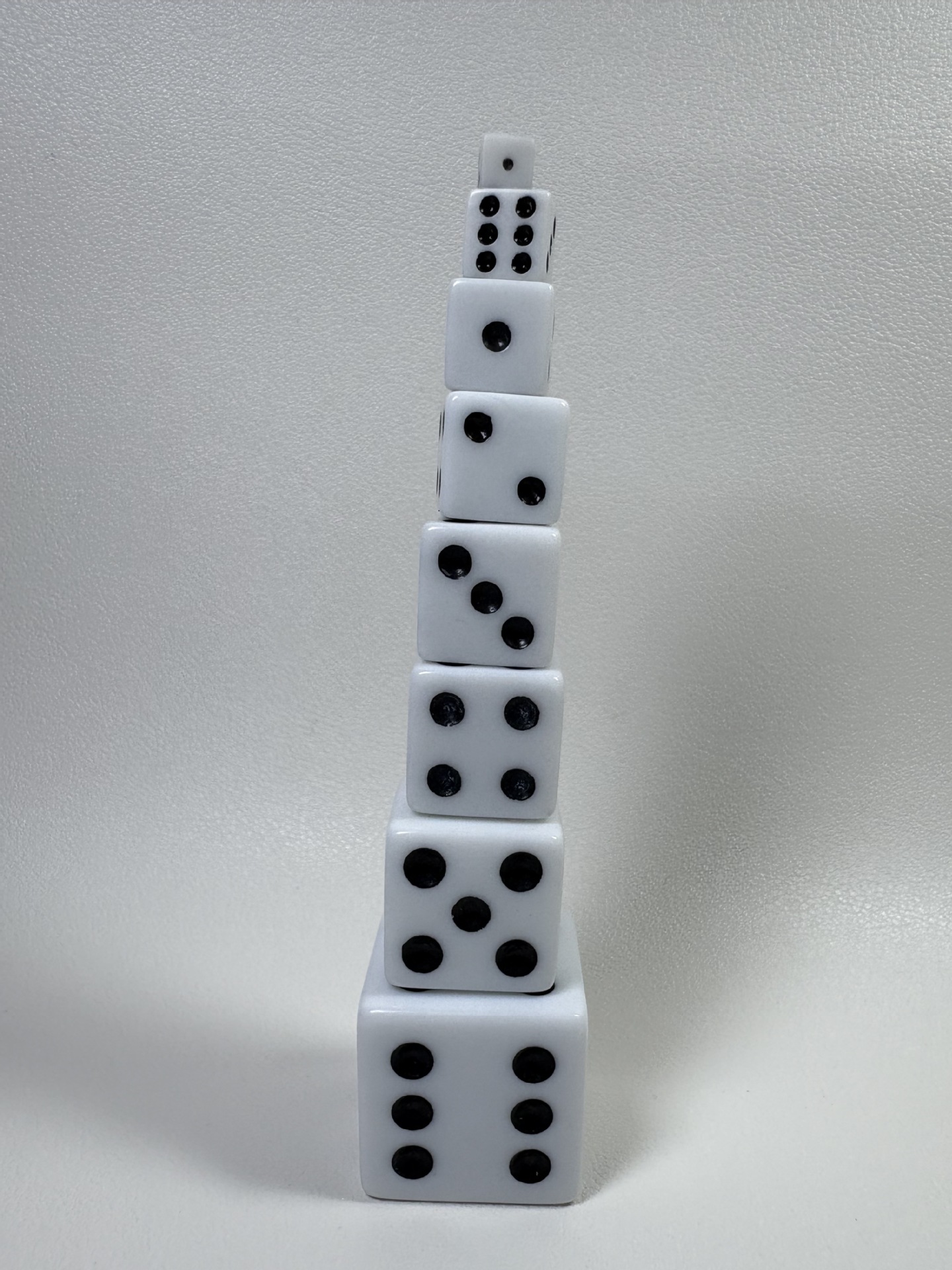 Picture of Right Angle Square Solid Color White Background Board Game Running Group Accessories Teaching Game Entertainment Props Drawing Acrylic Mini Dice