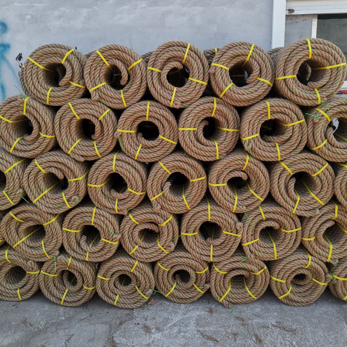 Picture of Tug-Of-War Rope for Adults and Kidsren, Thickened and Weighted Tug-Of-War Competition Rope, Kindergarten Sports Meeting Thick Hemp Rope Climbing Rope