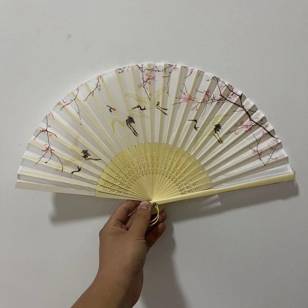 Picture of Folding Fan Bamboo Ancient Fan Student Girl Chinese Style Small Fan Scenic Spot Export Wholesale Retail Gift Decorative Fan