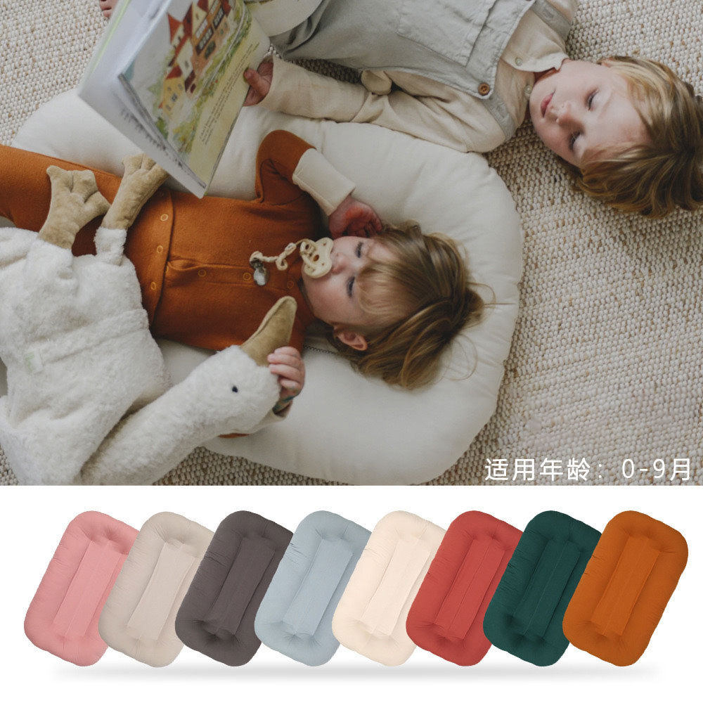 Little Red Book recommends multifunctional diaper table for newborns Comfortable treasure car portable foldable crib bed