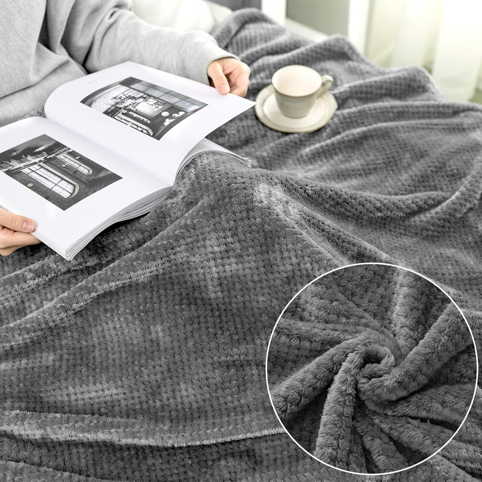 Picture of Cross-border in stock thick solid color pineapple plaid flannel blanket coral fleece sofa blanket air conditioning blanket nap blanket