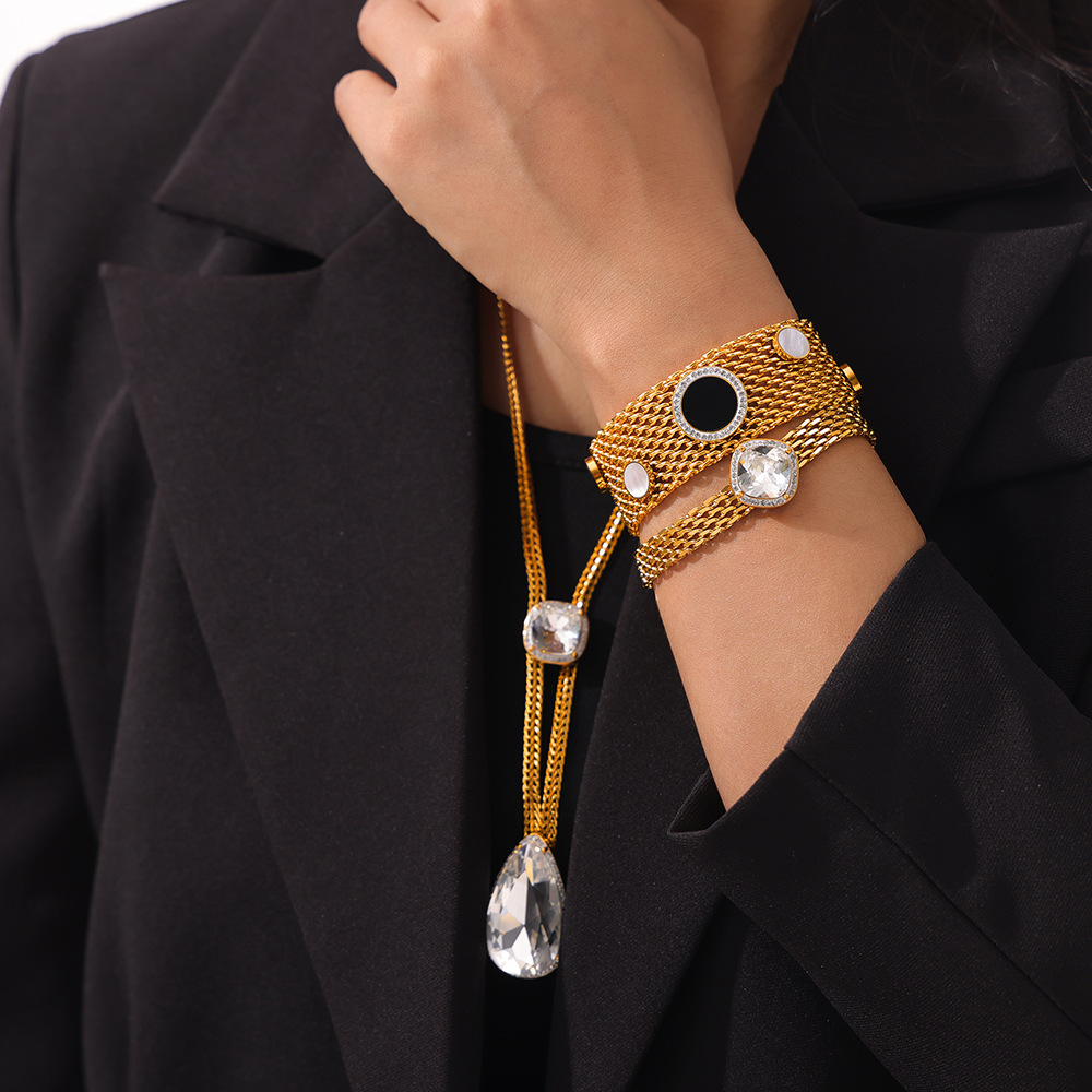 Picture of Fashion New European and American Cross-border Zircon White Shellfish Bracelet Necklace suit Women Fashion Niche Light Luxury Internet Celebrity Same Style