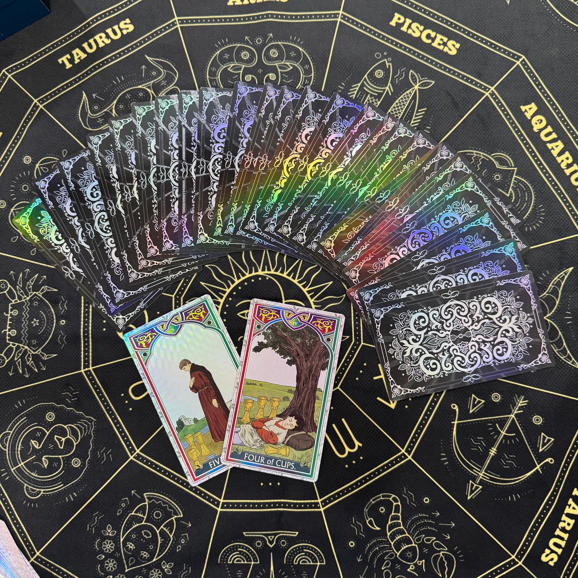 Picture of Genuine Taiwan 24K color foil tarot card card game board game card game spot wholesale tarot
