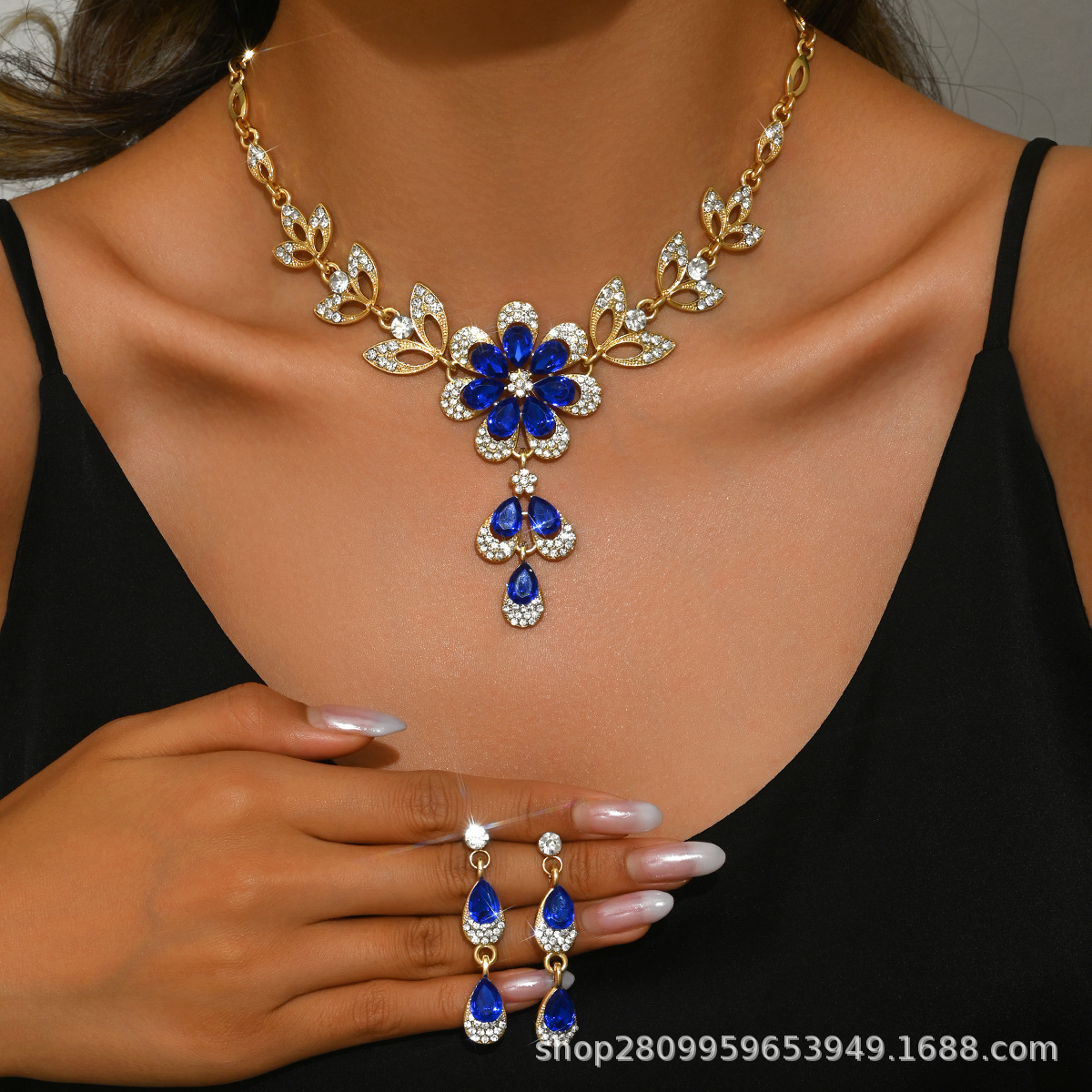 Factory in stock Direct French Romantic Retro Alloy Diamond-encrusted Royal Blue Flower Necklace Earrings Jewelry