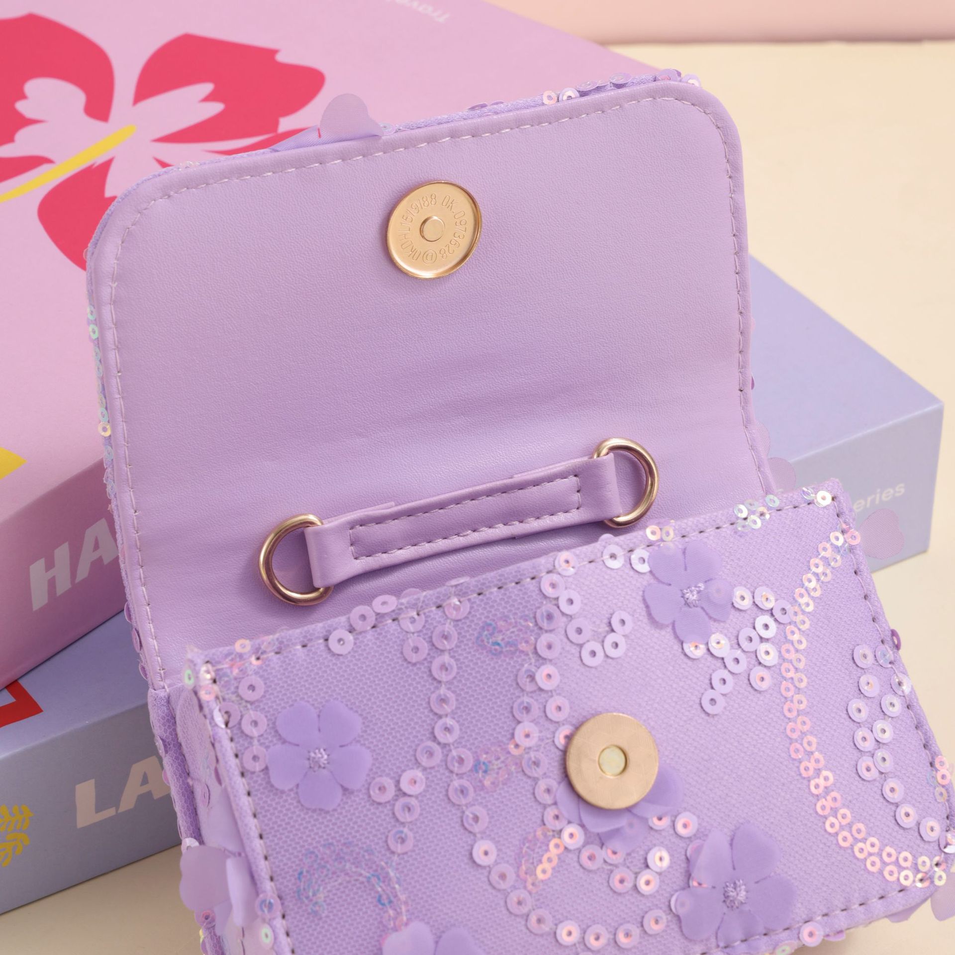 Picture of 2024 new elegant princess style bag girl trend small square bag pearl portable high value sequin bag wholesale