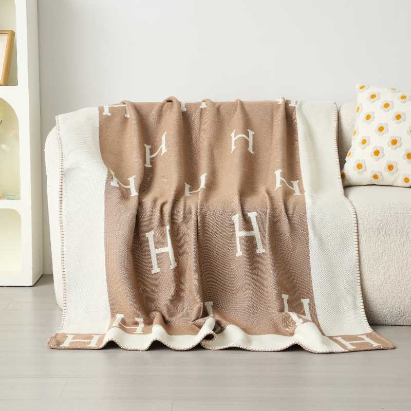 Picture of Cross-Border Amazon Fleece Blanket Single Blanket Air Conditioning Blanket Sofa Cover Blanket Nap Blanket H Letter Aviation Flight Blanket