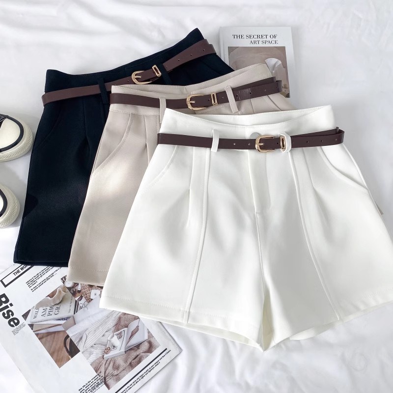 Casual shorts, women's spring, new Korean version of Hong Kong-style retro and simple, wearing high-waisted wide-leg pants, black and white