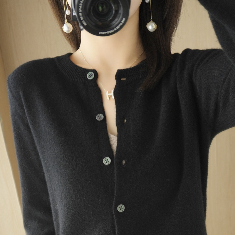 Picture of New 2025 Autumn and Winter Ol Elegant Cardigan Long-Sleeved Round Neck Straight Sweater Women's Knitted Knitwear One Piece Wholesale