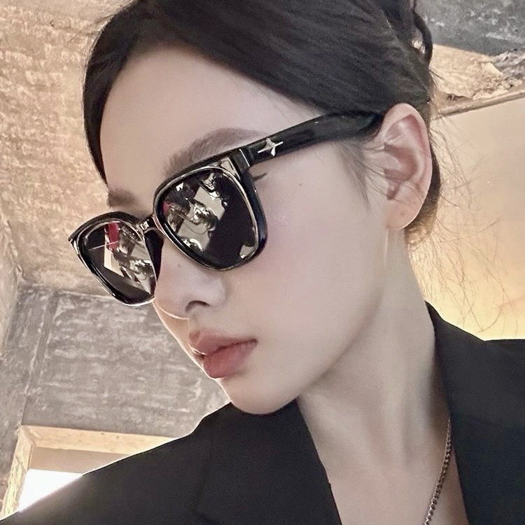 Picture of 2024 Explosions GM Plate Sunglasses Women's Slim Little Red Riding Book Star Same Style Dada Sunglasses Korean Style Void Fashion