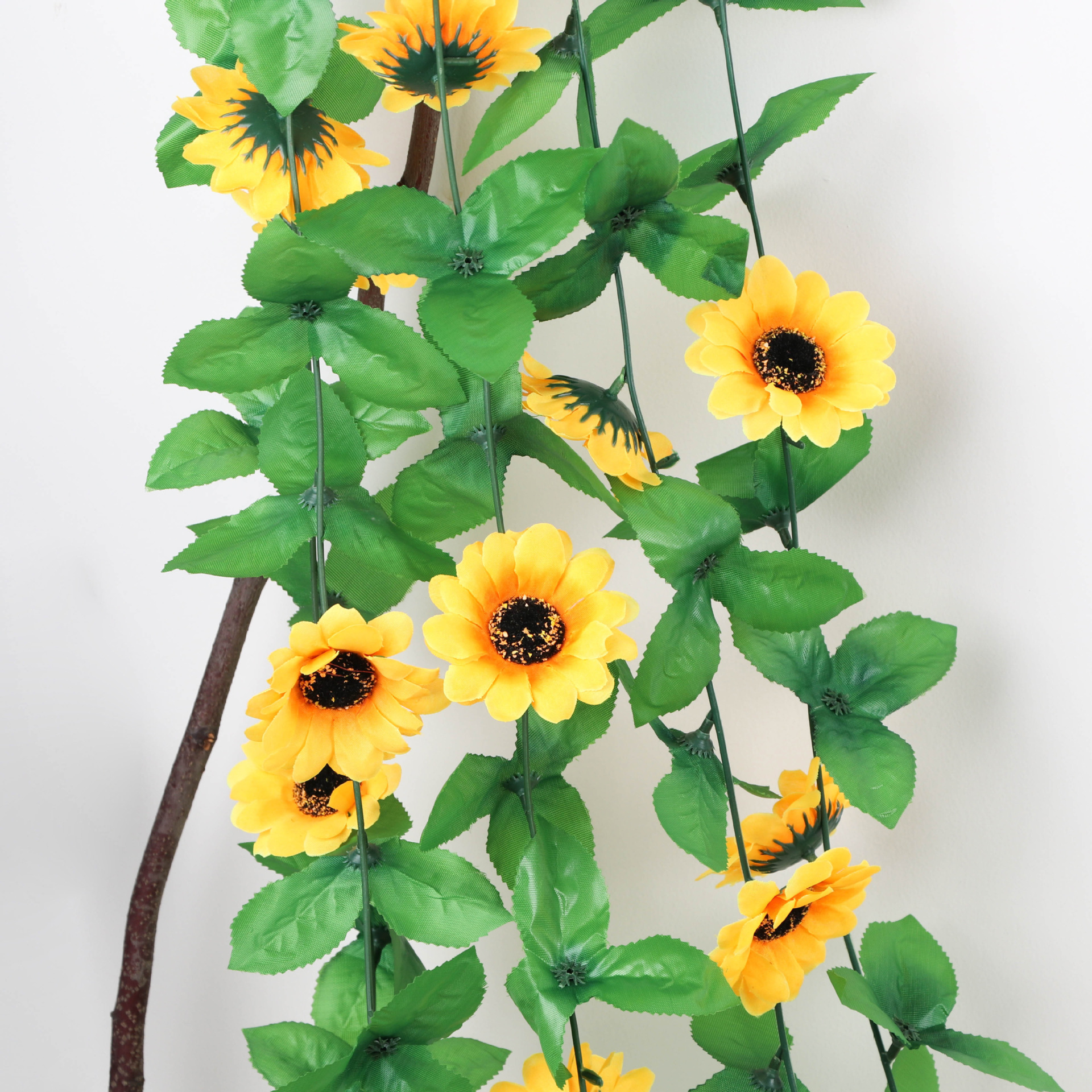 Picture of Amazon cross-border silk flower imitation Flower Vine wholesale artificial flower home decoration sunflower imitation flower wholesale