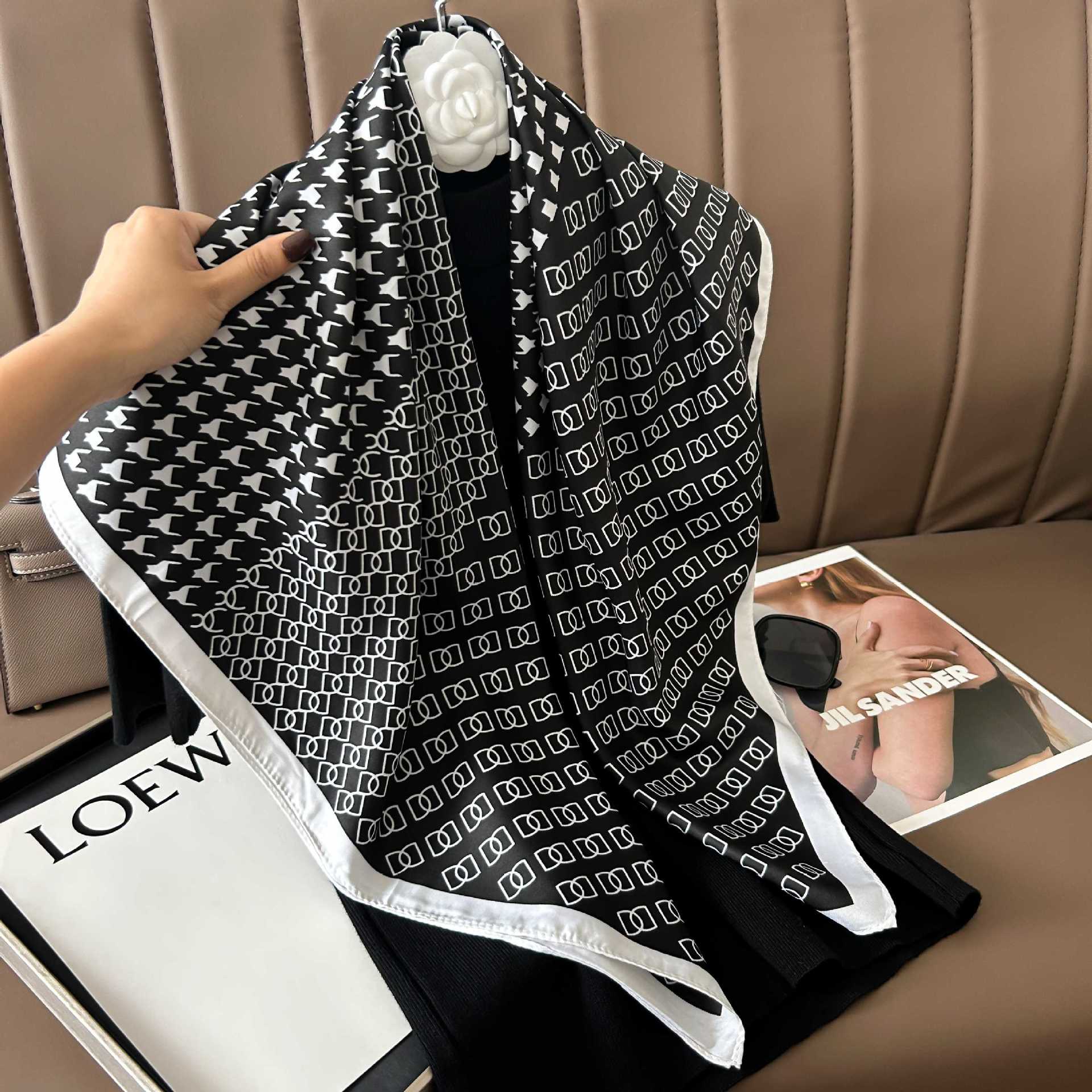 Picture of New 90cm Large Square Silk Elegant High-grade Decorative Shawl Women's Silk Scarf Fashion All-match Professional Scarf