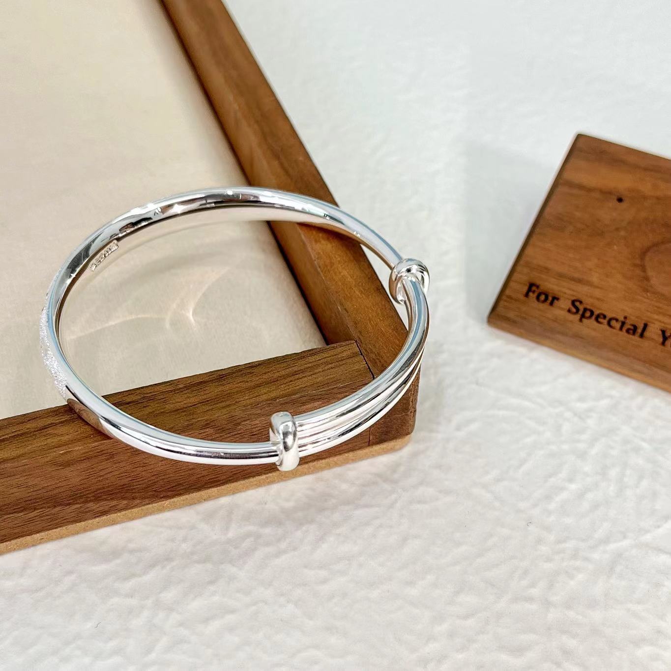 Picture of 9999 Sterling Silver Bracelet Gypsophila Silver Bracelet Women's Solid Adjustable Push-Pull for Mom and Girlfriend Birthday Gift