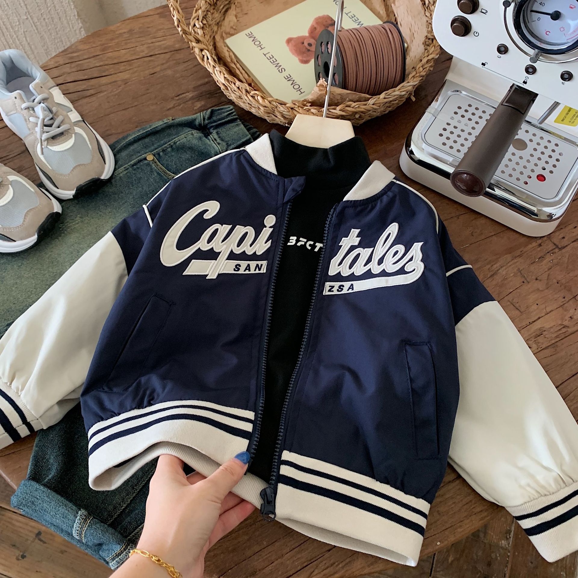 Picture of Children's Autumn Coat 2025 New Children's Wear Boys Korean Baseball Dress Color-block Top Baby Casual Jacket Trendy