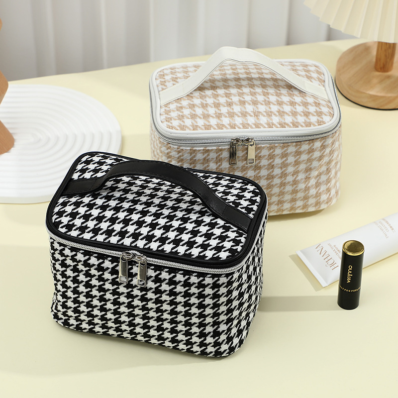 Picture of Qianniao Cosmetic Bag Women's Portable 2023 New Super Hot Large Capacity Cosmetic Storage Bag Portable Toiletries Bag Travel